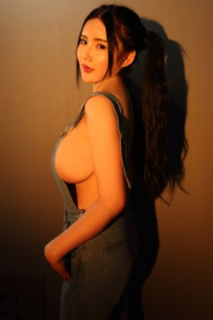 娇小亚洲人被黑人